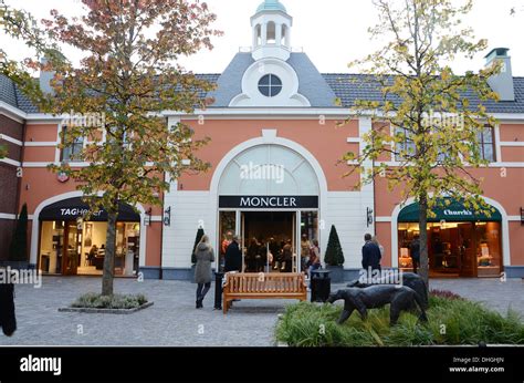 vacatures outlet roermond nederland.